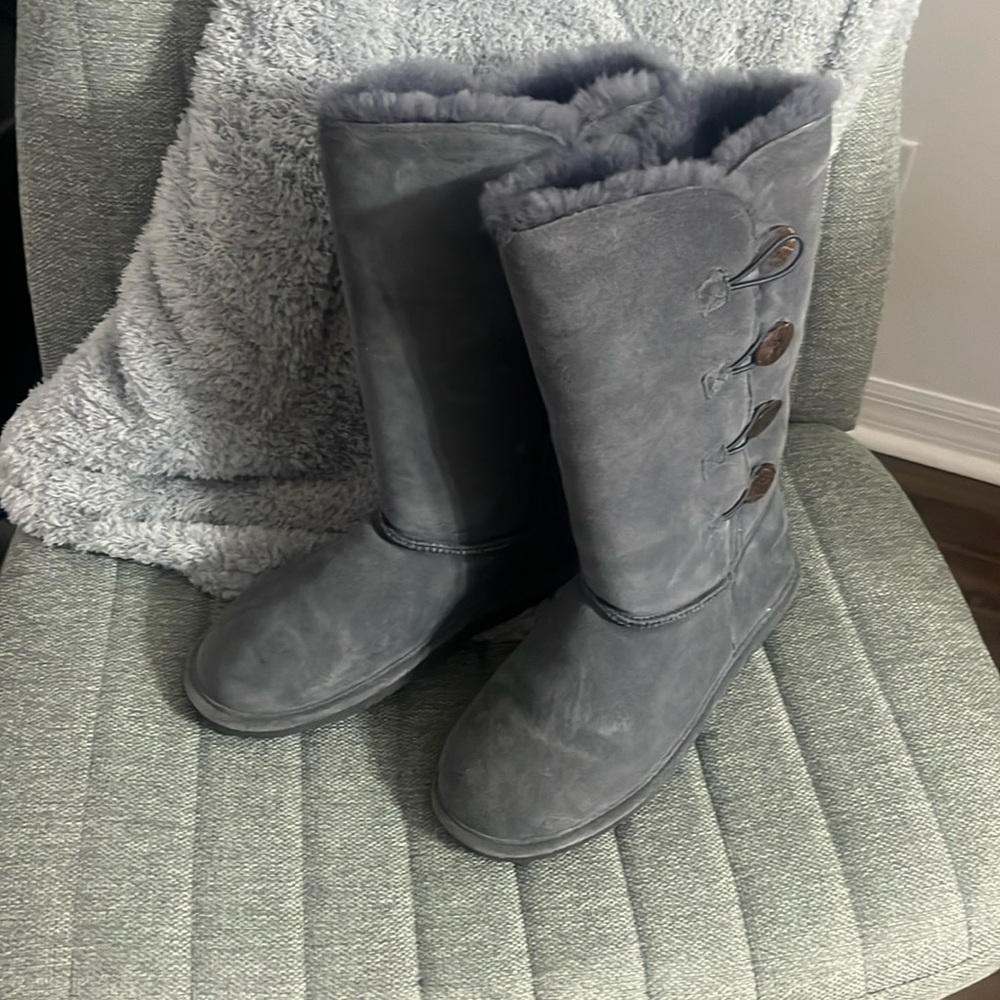 Bearpaw fur lined boots